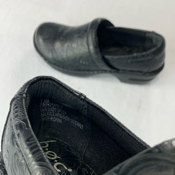 b o c Peggy Comfort Clogs Mules Slip-On Black Faux Leather Embossed Size 7.5 - Picture 13 of 15